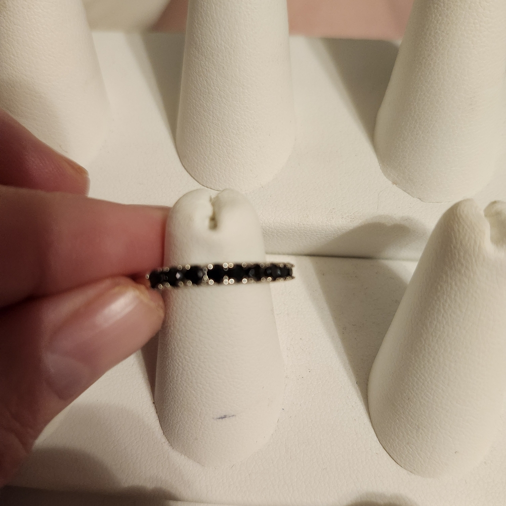 Elegant Black Spinal Band Ring Size 9